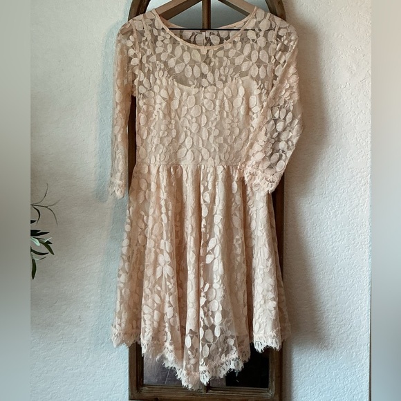 Free People Dresses & Skirts - Free People Blush Floral Lace Fit & Flare Dress Size 2 Taylor Swift Worn Style